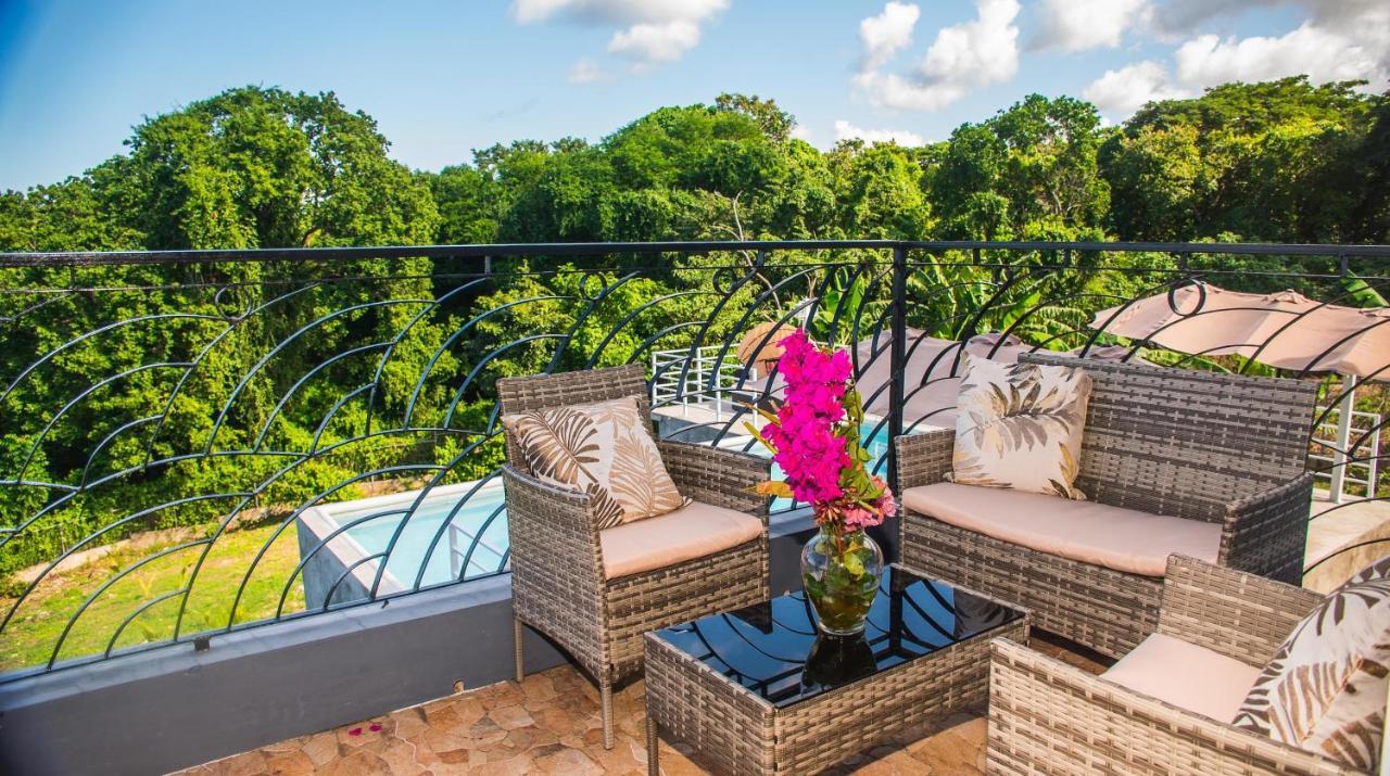 Runaway To Tranquility, Overlooking The Bay Runaway Bay Exterior foto